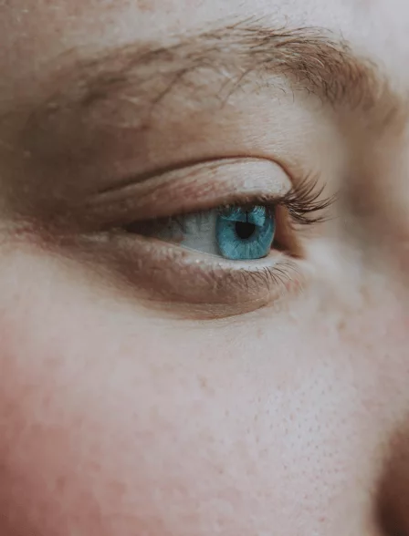 Ojo azul en primer plano