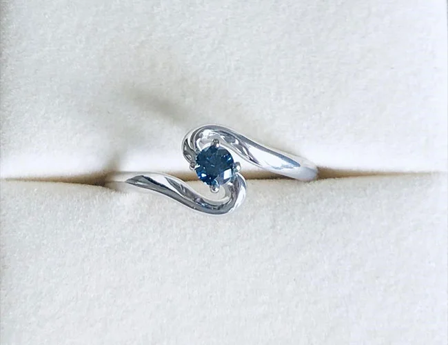 Memorial diamond jewellery shown with the review by Georgina, UK