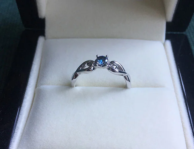 Memorial diamond jewellery shown with the review by Maria, KS