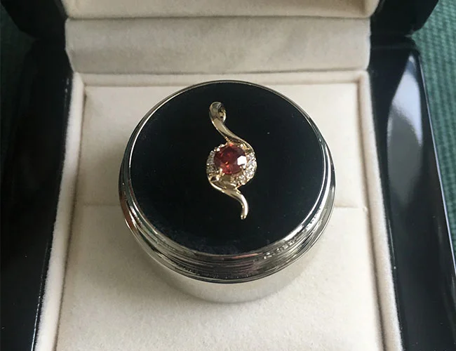 Memorial diamond jewellery shown with the review by Giada Gao, New Zealand